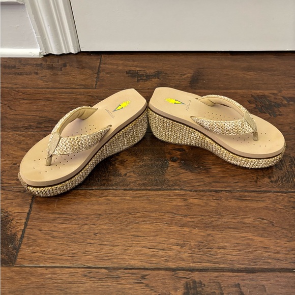 Volatile Women’s wedge sandals - Picture 3 of 3